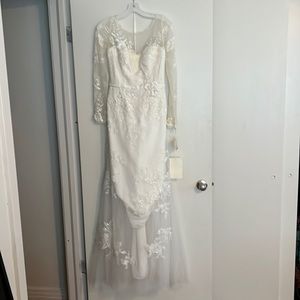 NEVER WORN David’s Bridal Wedding Dress